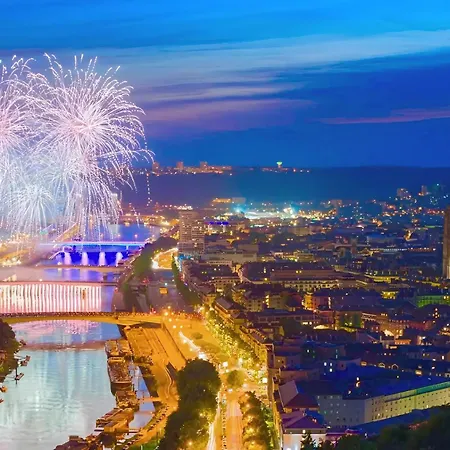 Charming Haussmannian Hypercentre דירה רואן