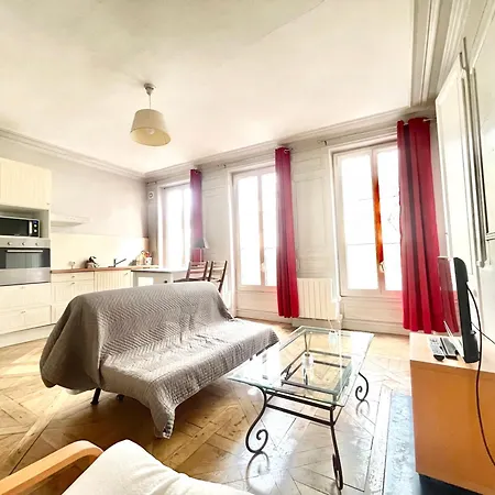 Charming Haussmannian Hypercentre * רואן